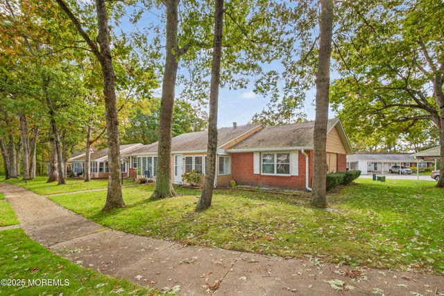 72F Dorchester Drive, Lakewood, NJ 08701