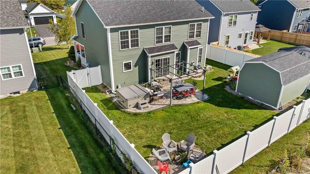 1544 Meadowbrook Lane, Farmington, NY 14425