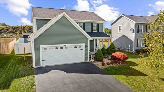 1544 Meadowbrook Lane, Farmington, NY 14425