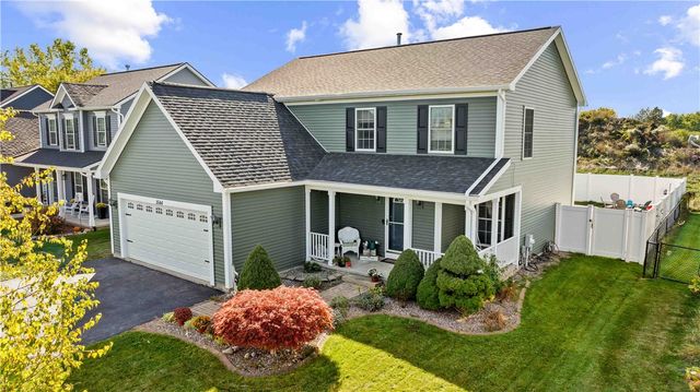 1544 Meadowbrook Lane, Farmington, NY 14425