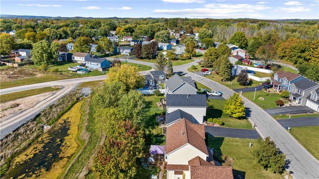 1544 Meadowbrook Lane, Farmington, NY 14425