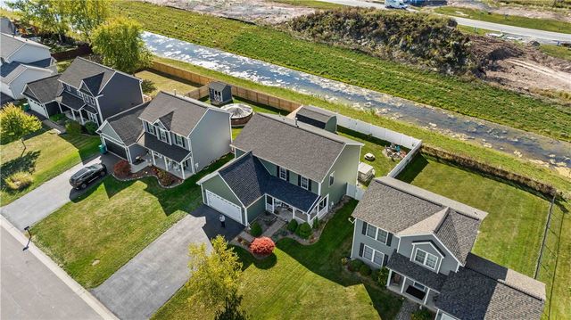 1544 Meadowbrook Lane, Farmington, NY 14425