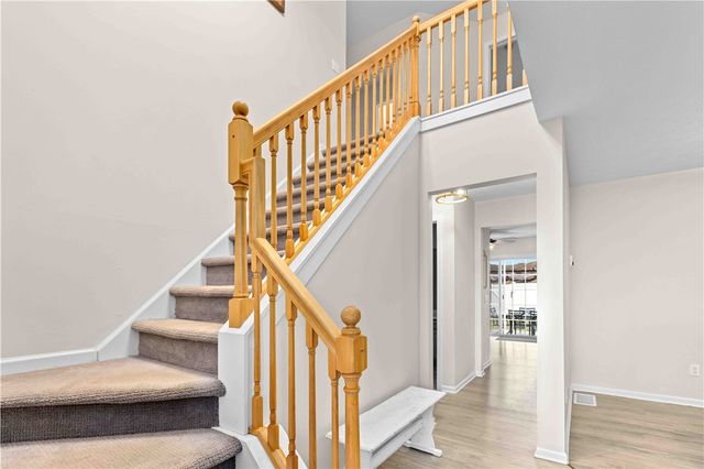 1544 Meadowbrook Lane, Farmington, NY 14425