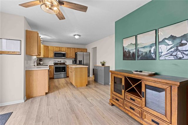 1544 Meadowbrook Lane, Farmington, NY 14425