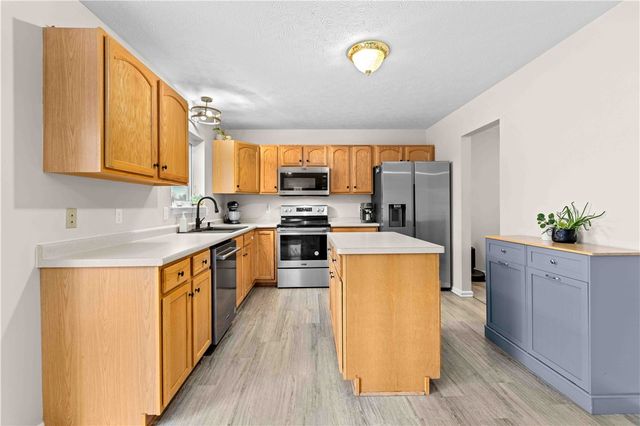 1544 Meadowbrook Lane, Farmington, NY 14425