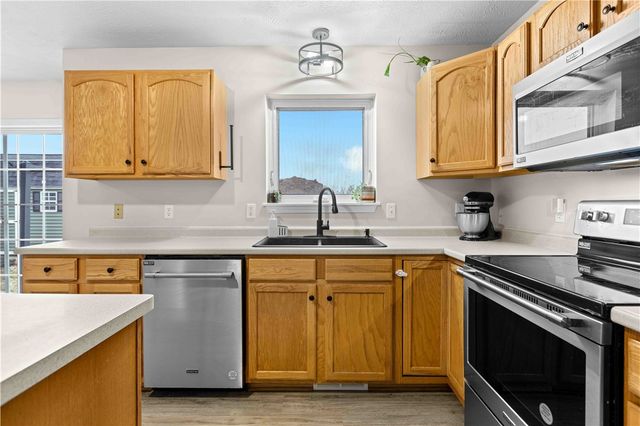 1544 Meadowbrook Lane, Farmington, NY 14425