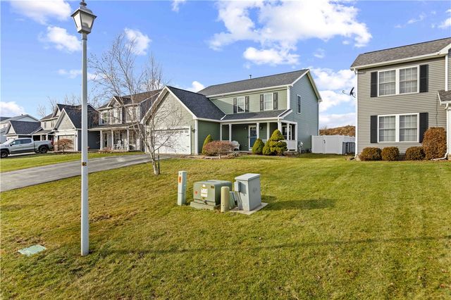 1544 Meadowbrook Lane, Farmington, NY 14425
