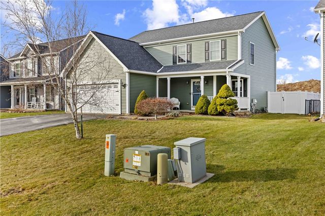 1544 Meadowbrook Lane, Farmington, NY 14425