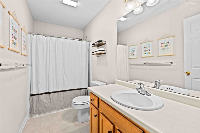 1544 Meadowbrook Lane, Farmington, NY 14425