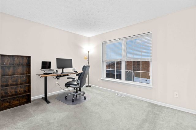 1544 Meadowbrook Lane, Farmington, NY 14425