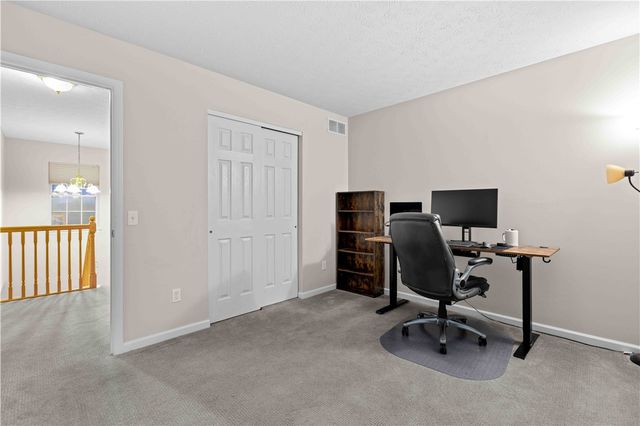 1544 Meadowbrook Lane, Farmington, NY 14425