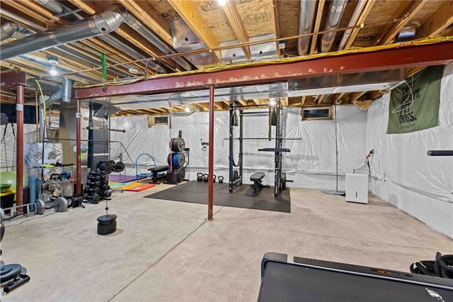 1544 Meadowbrook Lane, Farmington, NY 14425