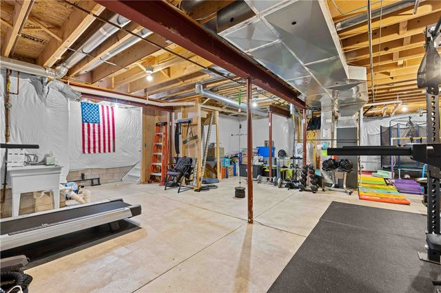 1544 Meadowbrook Lane, Farmington, NY 14425