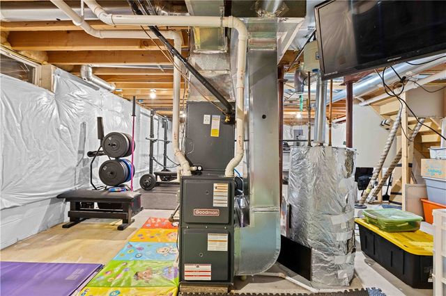 1544 Meadowbrook Lane, Farmington, NY 14425