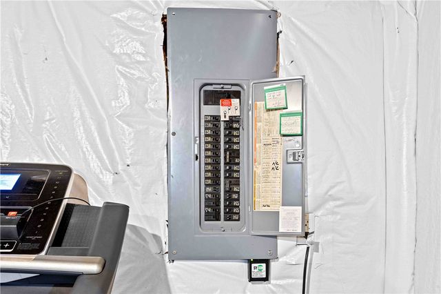 1544 Meadowbrook Lane, Farmington, NY 14425