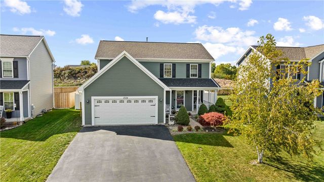 1544 Meadowbrook Lane, Farmington, NY 14425