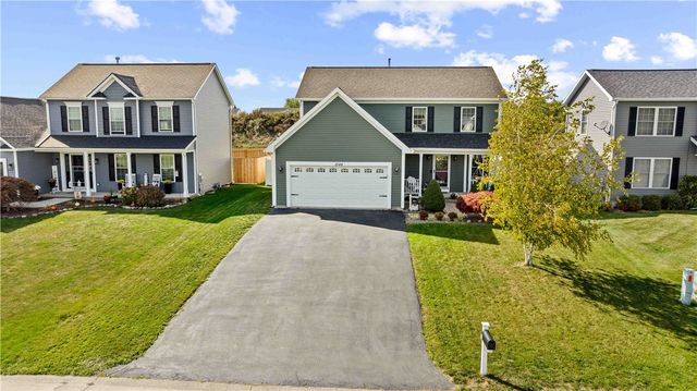 1544 Meadowbrook Lane, Farmington, NY 14425