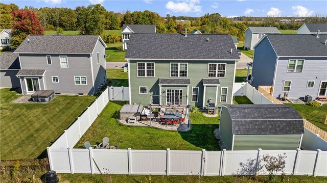 1544 Meadowbrook Lane, Farmington, NY 14425