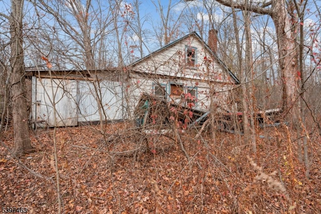 6 Woodlawn Ave, Frankford Twp., NJ 07826