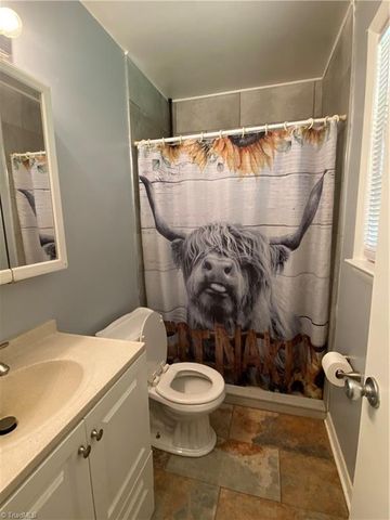 2413 Sandy Court, Kernersville, NC 27284