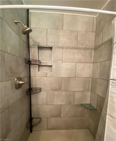 2413 Sandy Court, Kernersville, NC 27284
