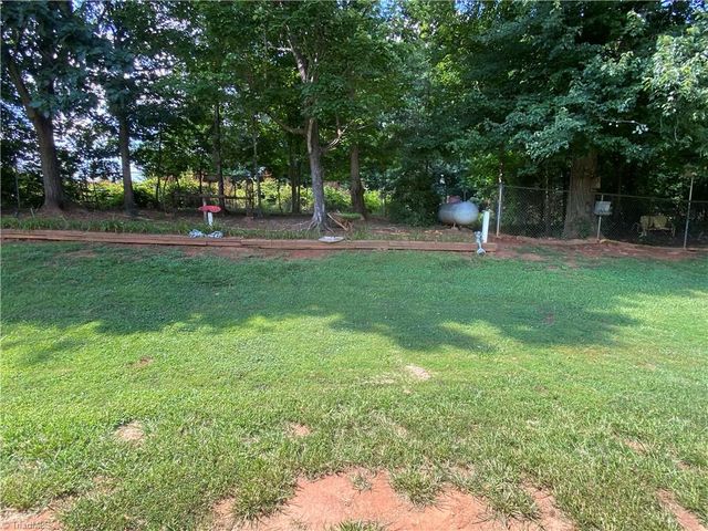 2413 Sandy Court, Kernersville, NC 27284