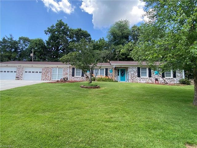 2413 Sandy Court, Kernersville, NC 27284