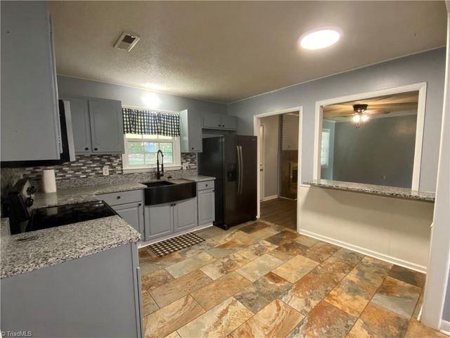 2413 Sandy Court, Kernersville, NC 27284