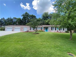2413 Sandy Court, Kernersville, NC 27284