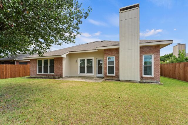 670 Honeysuckle Lane, Cedar Hill, TX 75104