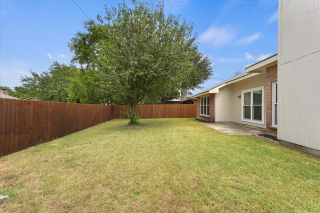 670 Honeysuckle Lane, Cedar Hill, TX 75104