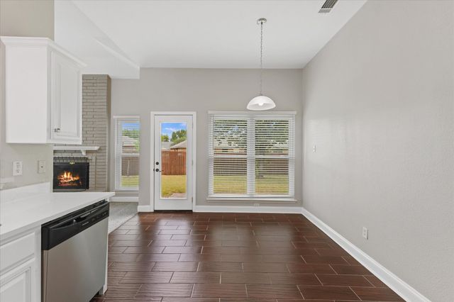 670 Honeysuckle Lane, Cedar Hill, TX 75104