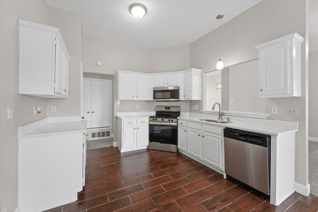 670 Honeysuckle Lane, Cedar Hill, TX 75104