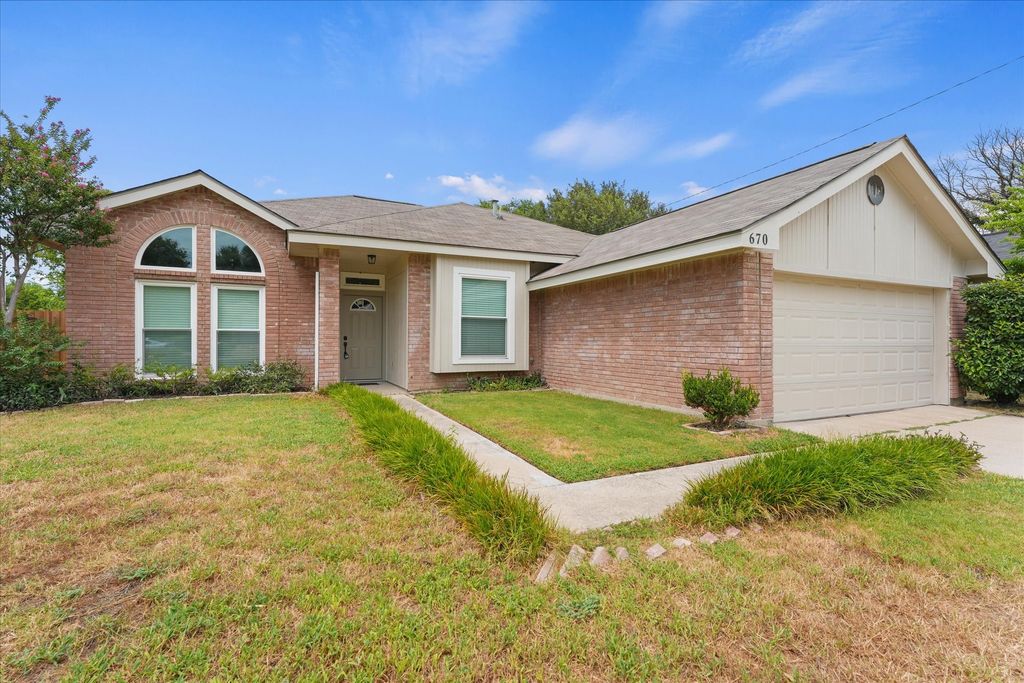 670 Honeysuckle Lane, Cedar Hill, TX 75104