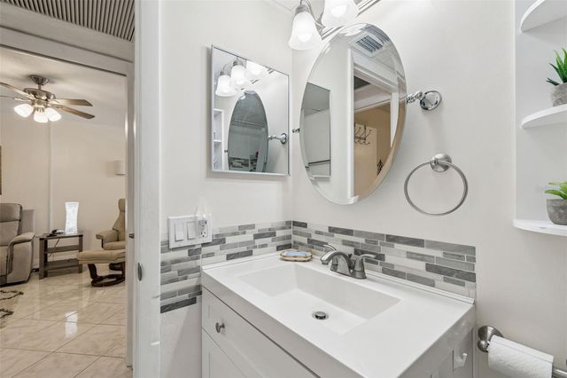 2750 E BAY DRIVE 12B, Largo, FL 33771