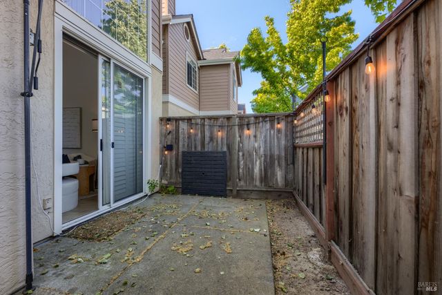 130 Manchester Dr, Fairfield, CA 94533