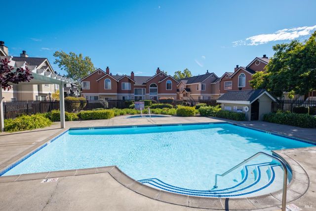 130 Manchester Dr, Fairfield, CA 94533