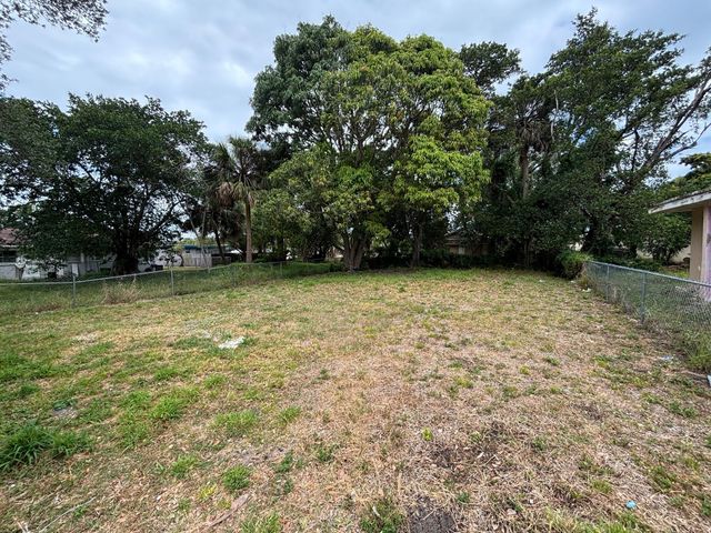 522 N 15th St, Fort Pierce, FL 34950
