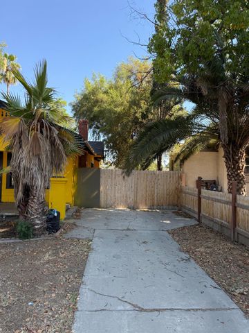 219 E Dennett Avenue, Fresno, CA 93728