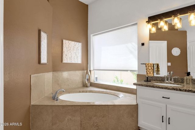 1542 E CATAMARAN Drive, Gilbert, AZ 85234