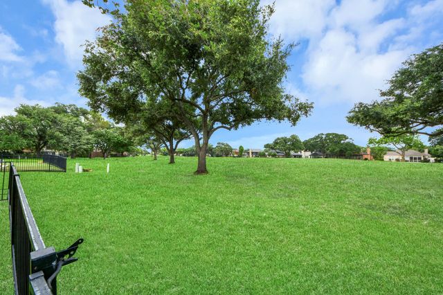 31 Bendwood Drive, Sugar Land, TX 77478