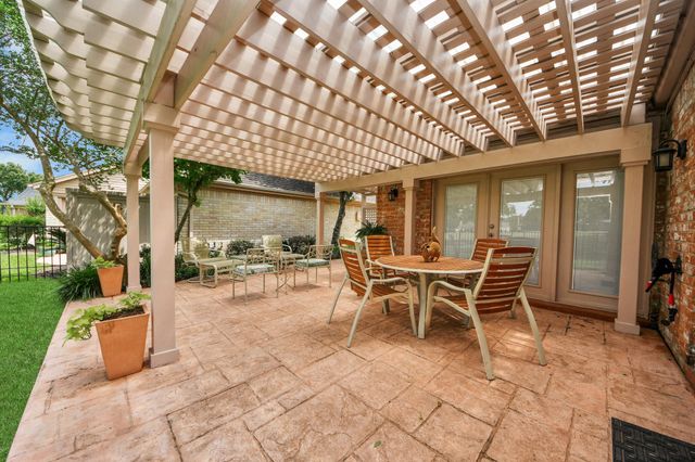31 Bendwood Drive, Sugar Land, TX 77478