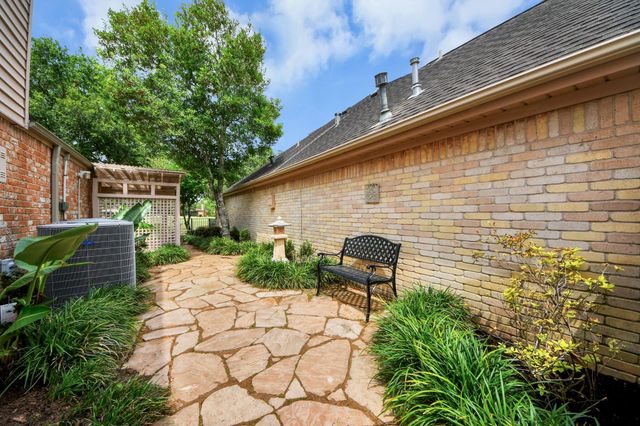 31 Bendwood Drive, Sugar Land, TX 77478