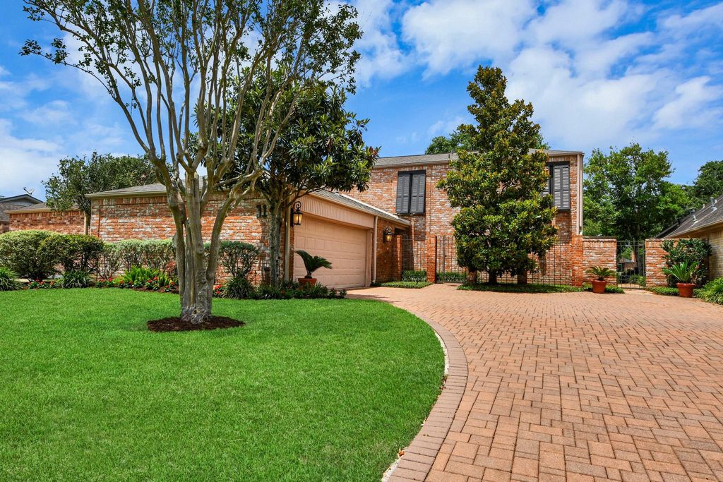 31 Bendwood Drive, Sugar Land, TX 77478