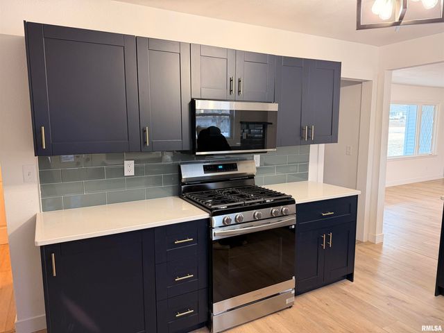 5110 N SHERIDAN Road, Peoria, IL 61614