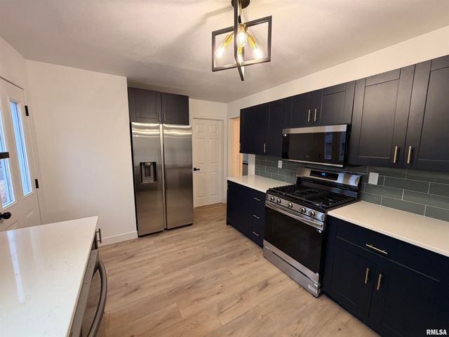 5110 N SHERIDAN Road, Peoria, IL 61614