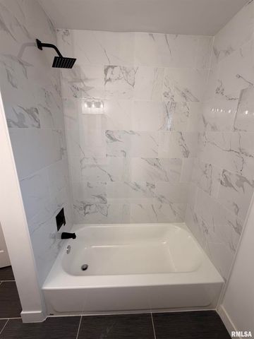 5110 N SHERIDAN Road, Peoria, IL 61614