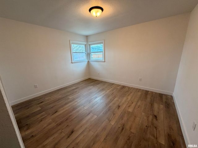 5110 N SHERIDAN Road, Peoria, IL 61614