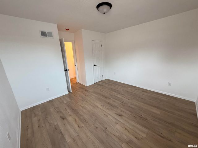 5110 N SHERIDAN Road, Peoria, IL 61614