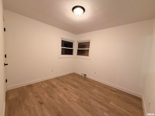 5110 N SHERIDAN Road, Peoria, IL 61614